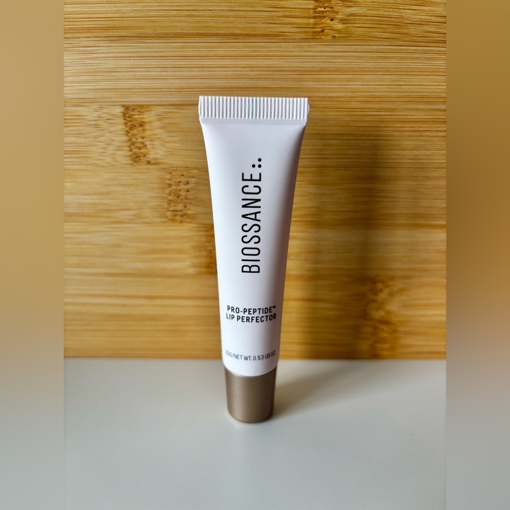 BIOSSANCE Pro-Peptide™ Hydrating Lip Perfector Balm with
Hyaluronic Acid